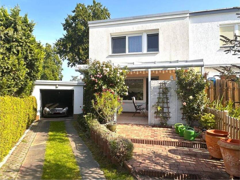 Einziehen und wohlfühlen - sehr gepflegtes Reihenendhaus in Zehlendorf mit Garage und Garten