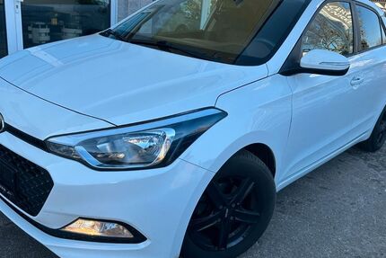 Hyundai i20 37.615 km 11.900 &euro; Berlin 12524