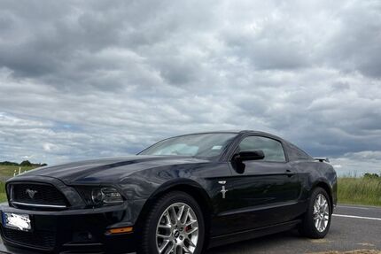 Ford Mustang 143.350 km 13.499 &euro; Berlin 13353