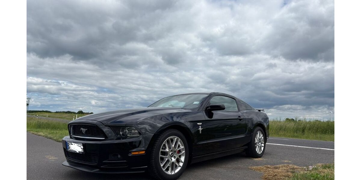 Ford Mustang 143.350 km 13.499 &euro; Berlin 13353