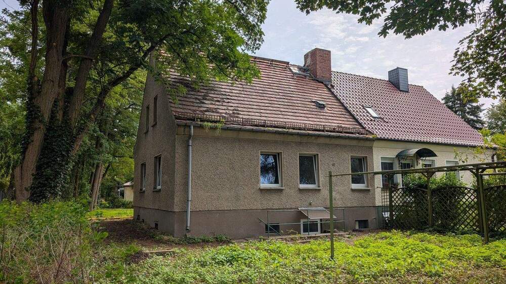 Sanierungsobjekt - 6-Zimmer-Doppelhaushälfte in Bornim 6 zimmer
