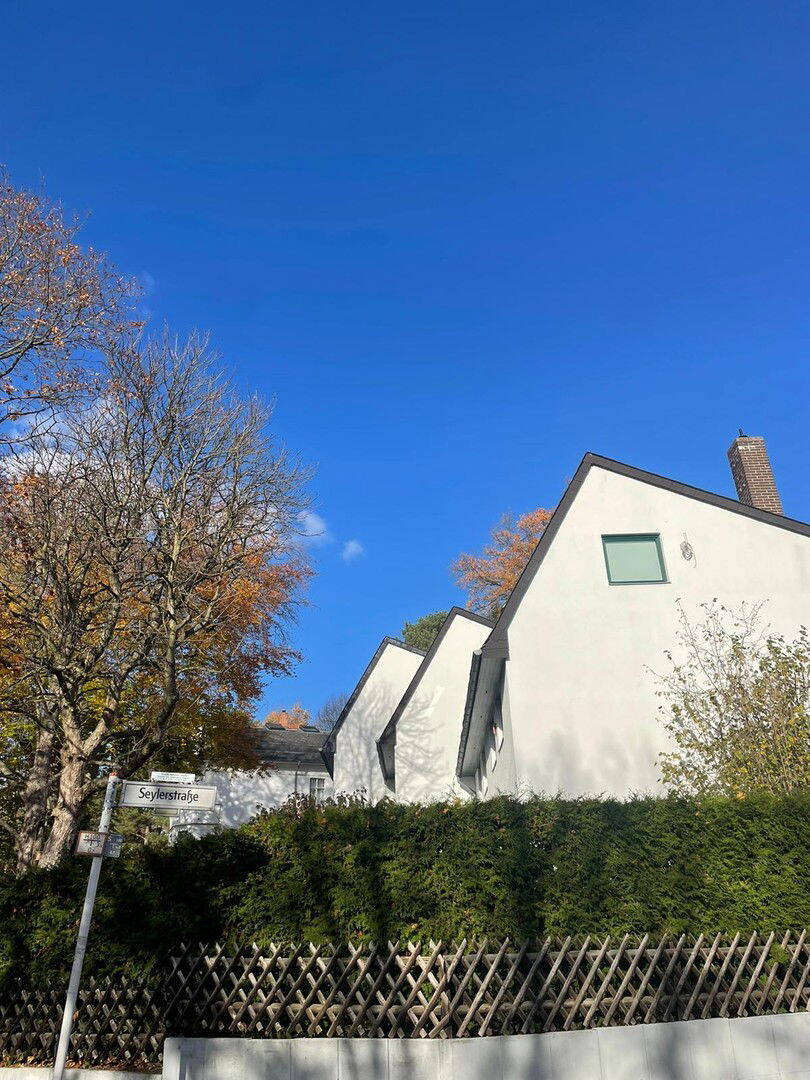 Gepflegtes Reihenmittelhaus in Wannsee mit Garten und Garage