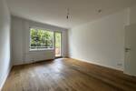 Renovierte Hochparterre Wohnung mit Balkon und schönem Blick ins Grüne, ruhig und zentral Alt-Buckow