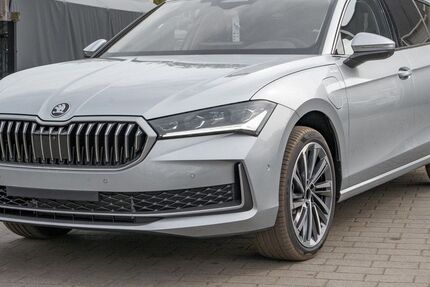 Skoda Superb 5.555 km 53.390 € Schwielowsee OT Geltow 14548