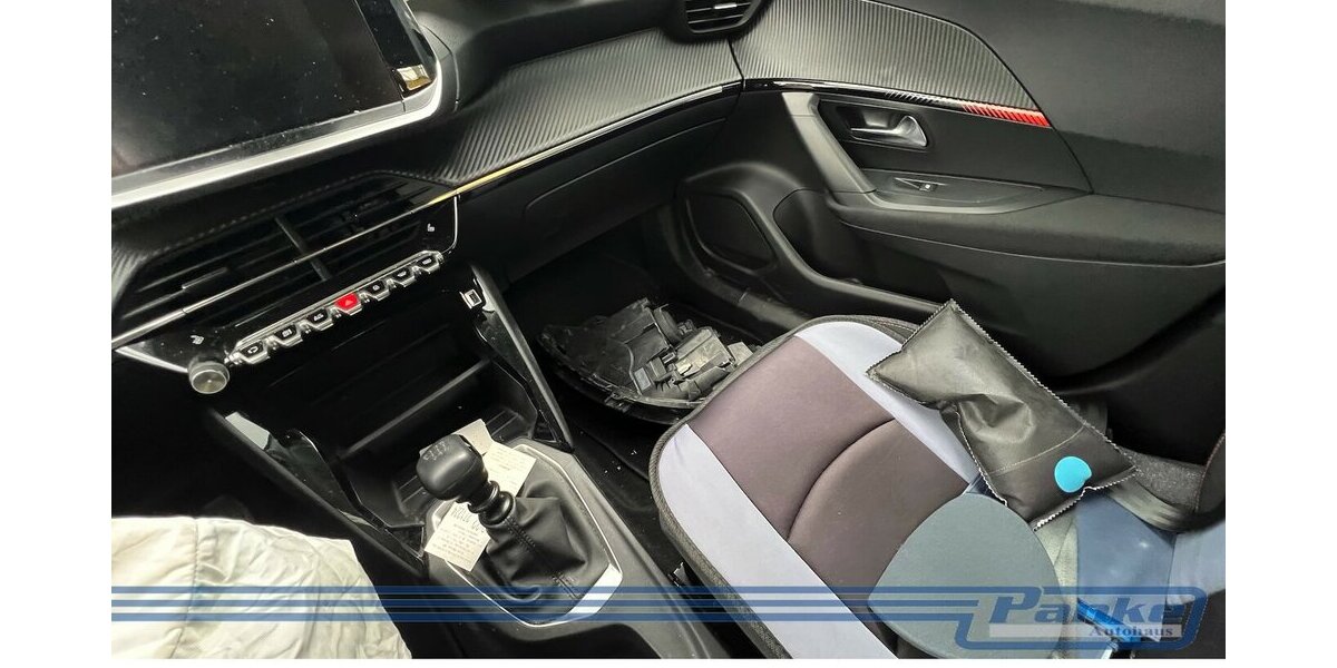 Peugeot 2008 1.2 PureTech 100 Active Pack*Unfall* 21.200 km 6.380 € Berlin 13187