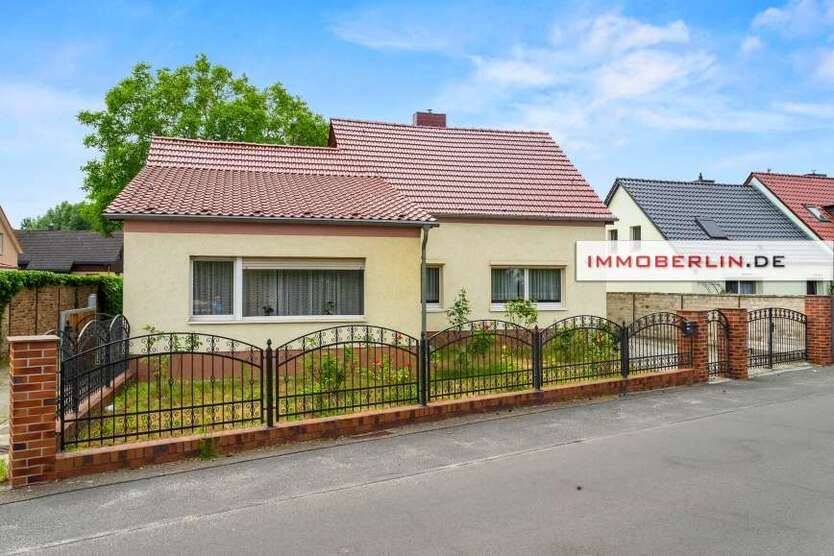 Haus zum Kaufen in Potsdam 590.000 € 194 m²