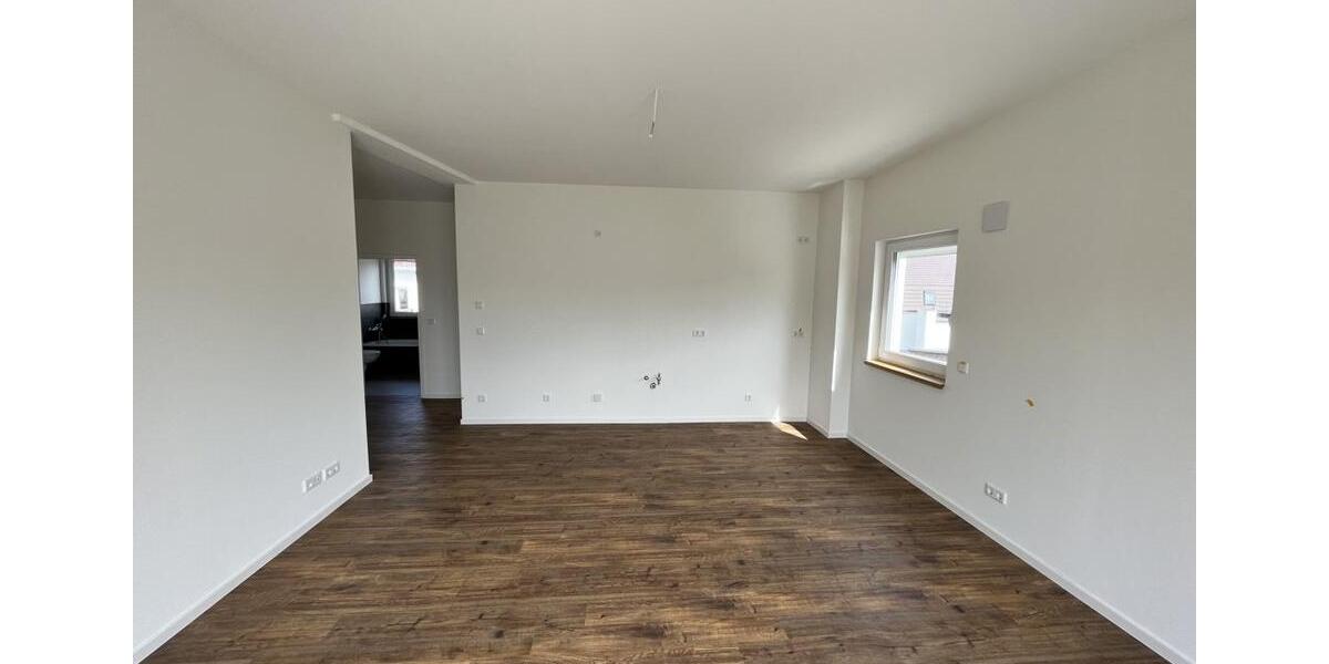 Etagenwohnung Nauen - 4 Zimmer, 90 m&sup2;, 1.330&euro; | Angebot:26232003