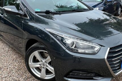 Hyundai i40 95.483 km 11.990 € Berlin 13089