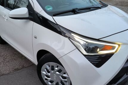 Toyota Aygo (X) 109.000 km 7.990 € Berlin - Schöneberg 10781