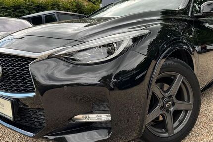INFINITI Q30