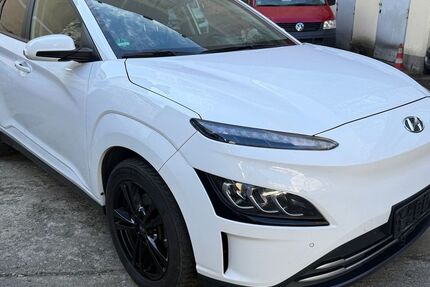 Hyundai KONA 139.969 km 15.900 &euro; Berlin 10247