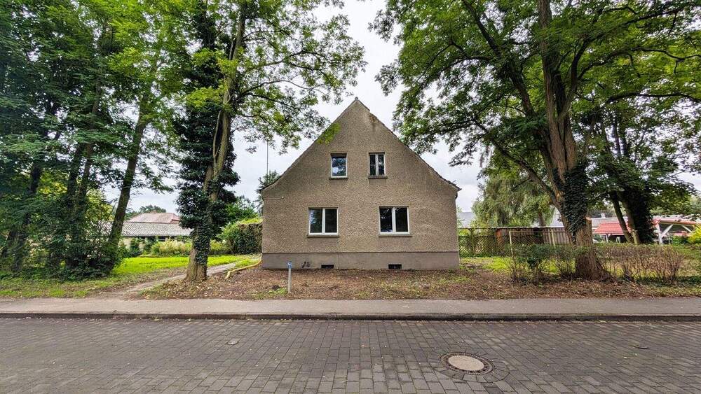 Sanierungsobjekt - 6-Zimmer-Doppelhaushälfte in Bornim 6 zimmer