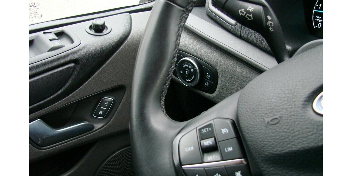 Ford Transit Custom Titanium 320 L2 H2 Behindertengerec 46.628 km 39.990 &euro; Falkensee 14612