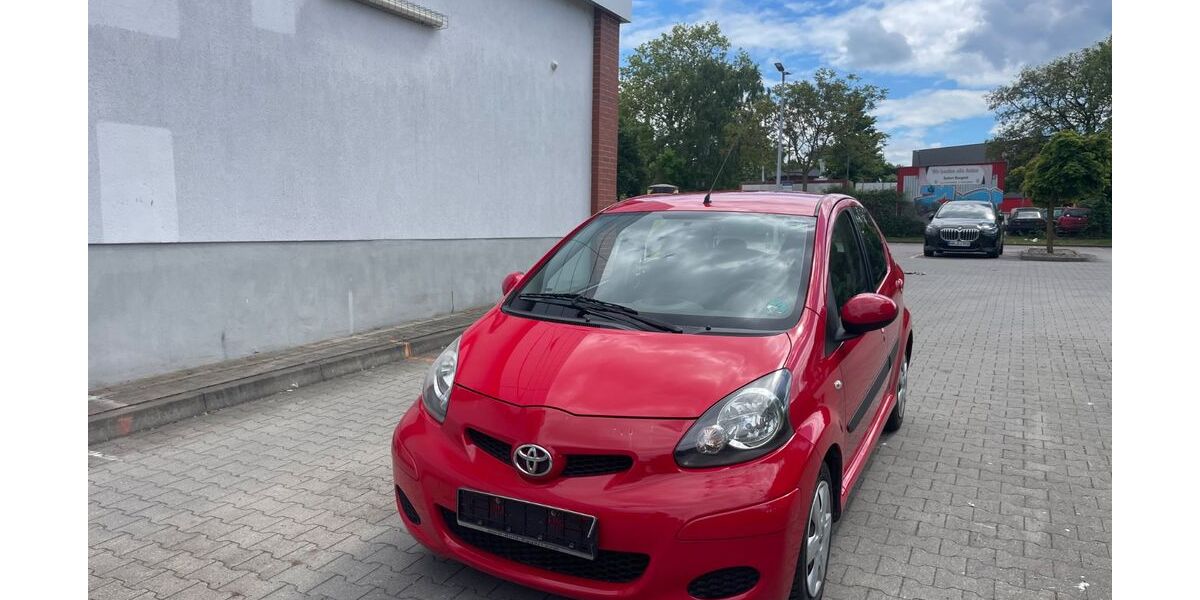 Toyota Aygo (X) 124.412 km 2.999 &euro; Berlin 12107
