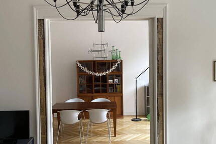 Helle luxuriöse möblierte Wohnung mit Balkon gegenüber Friedrichshainer Volkspark
