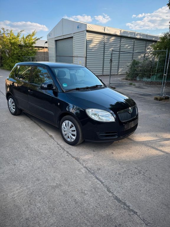 Skoda Fabia 165.988 km 2.399 € Berlin 13156