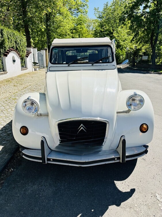 Citroen 2 CV 68.000 km 15.500 € Berlin 10178