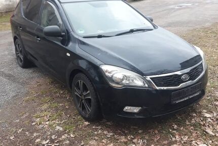 Kia ceed / Ceed 183.000 km 2.900 &euro; Berlin 13127
