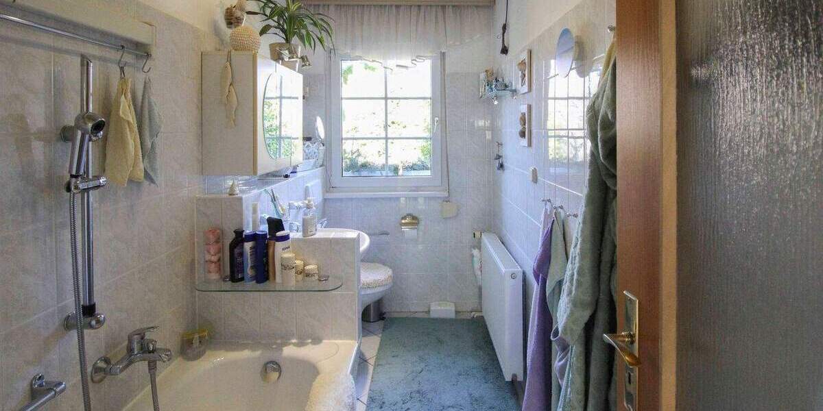 Familienfreundliches, bezugsfreies Einfamilienhaus mit großem Garten und beheiztem Wintergarten 4 zimmer