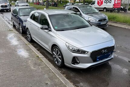 Hyundai i30 127.000 km 10.900 &euro; Berlin 13691