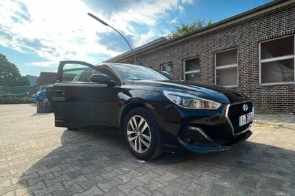 Hyundai i30 71.000 km 9.999 &euro; Berlin 10825