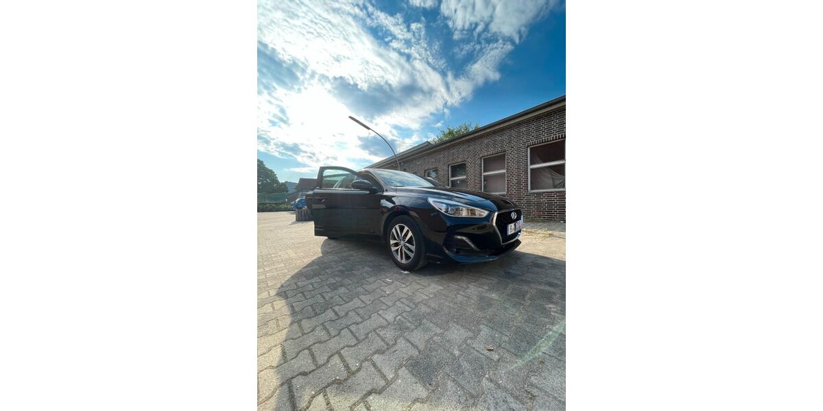 Hyundai i30 71.000 km 9.999 &euro; Berlin 10825
