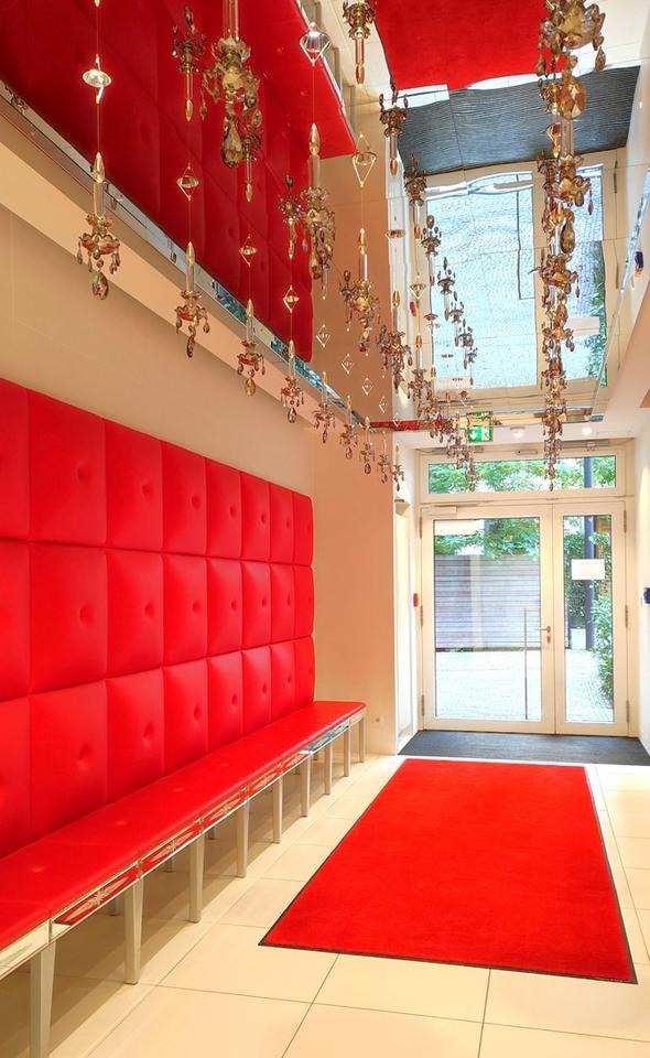 Luxus im Zentrum: ruhige Wohnung mit Pool, Sauna und Gym zimmer