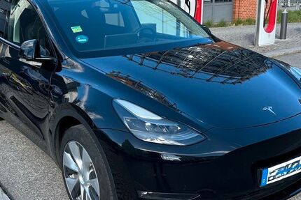 Tesla Model Y 25.476 km 37.900 &euro; Berlin 14050