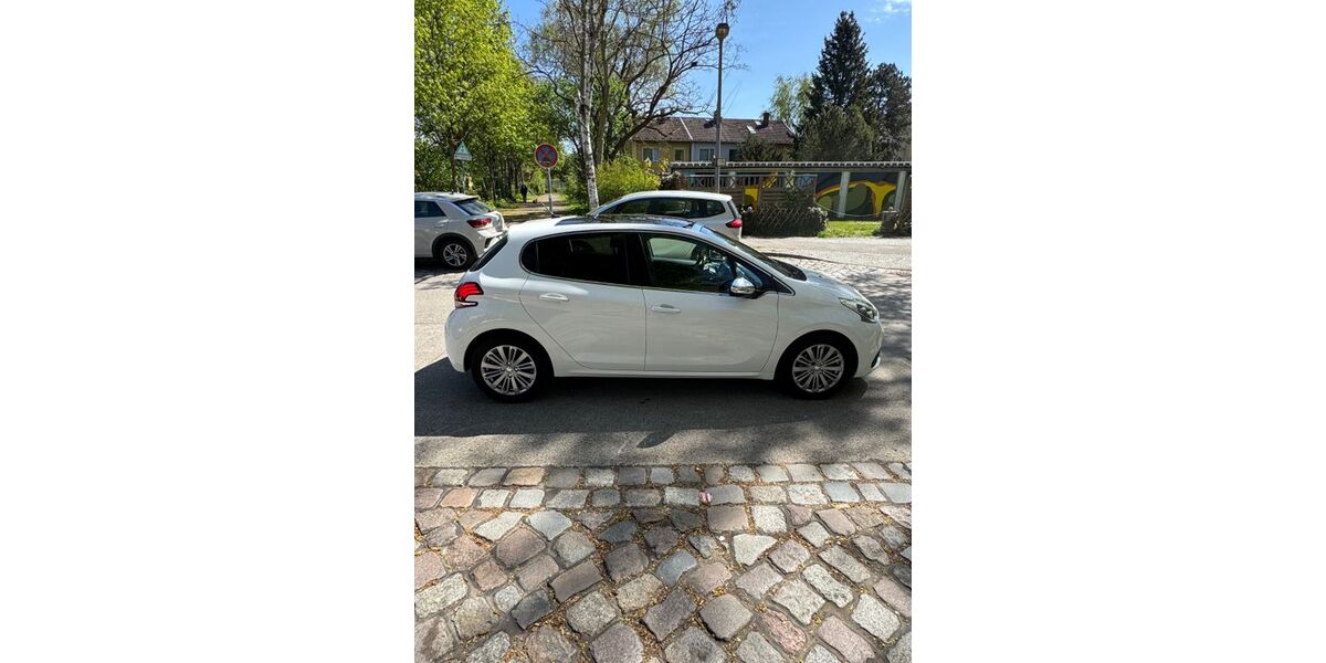Peugeot 208 91.699 km 11.399 &euro; Berlin 13187