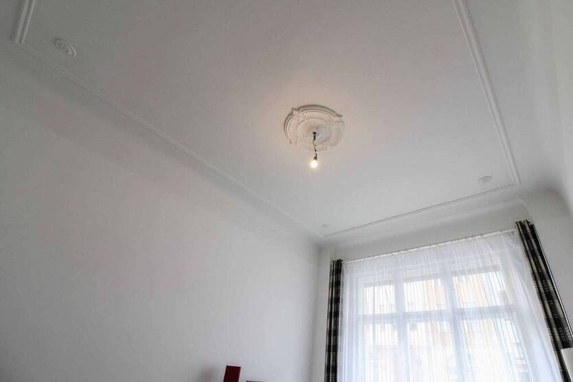 Stilvolle 4-Zimmer-Erdgeschoßwohnung mit Gartenfläche im Herzen Berlins (2019 modernisiert)