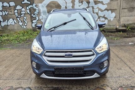 Ford Kuga 100.971 km 9.800 &euro; Berlin 13055