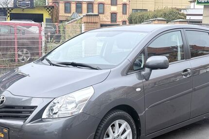 Toyota Verso 91.144 km 10.980 &euro; BERLIN 13409