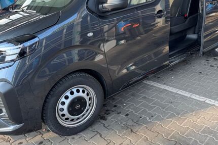 Opel Vivaro 18.000 km 34.990 &euro; Berlin 12305