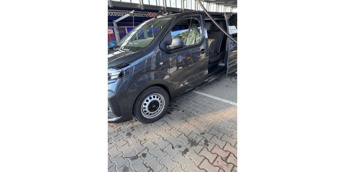 Opel Vivaro 18.000 km 34.990 &euro; Berlin 12305