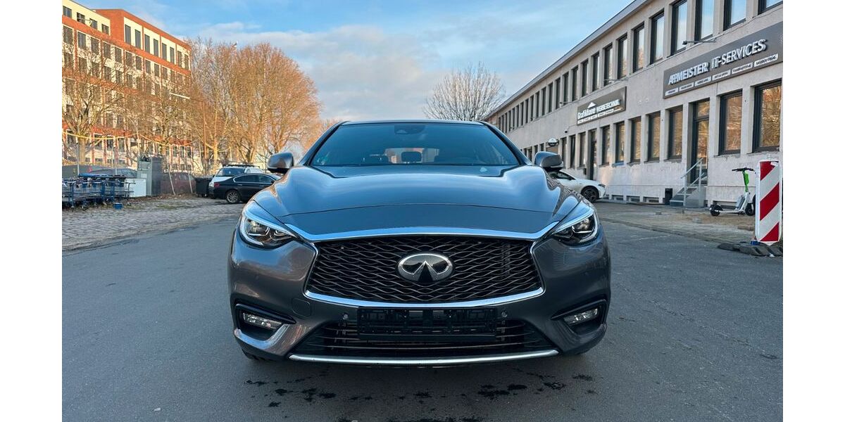 INFINITI Q30 59.700 km 18.690 &euro; Berlin 12055