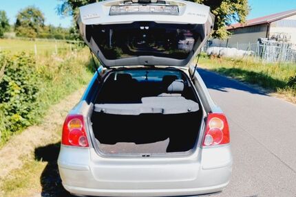 Toyota Avensis 176.887 km 2.950 &euro; Berlin 13629