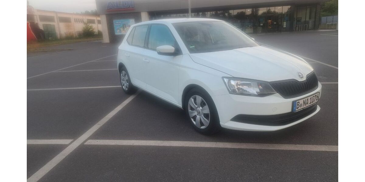 Skoda Fabia 31.500 km 9.590 &euro; Berlin 12559
