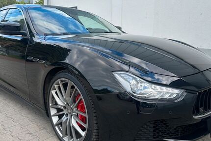 Maserati Ghibli 134.000 km 19.900 € Berlin 13403