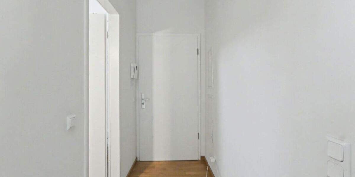 Vermietet: 1-Zimmer-Altbauwohnung (2004 kernsaniert) mit Balkon, Stellplatz und Denkmalschutz 1 zimmer