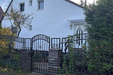 Großzügiges Einfamilienhaus (MGHEinliegerwohnung) in verkehrsberuhigter Seitenstraße 8 zimmer