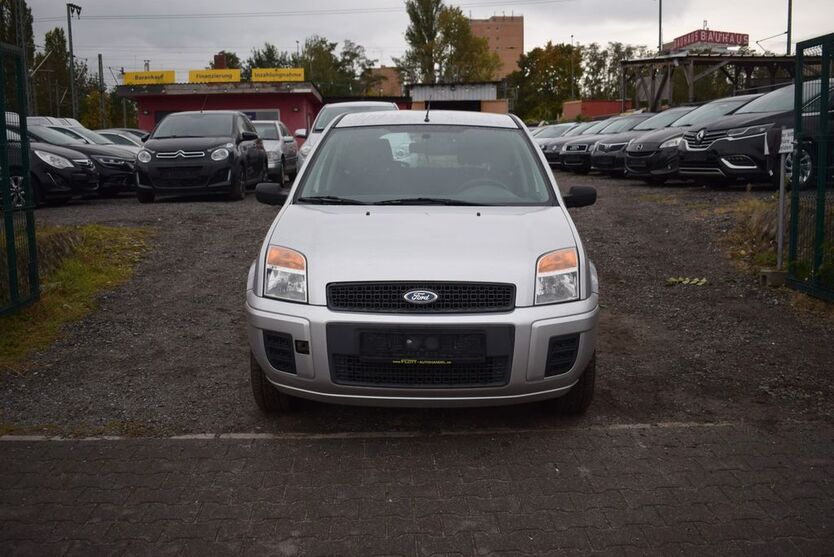 Ford Fusion 121.000 km 2.499 € Berlin 13597