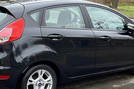 Ford Fiesta 104.950 km 5.200 € Berlin 10178