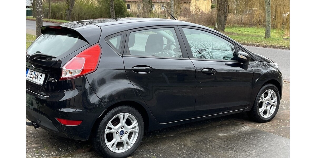 Ford Fiesta 104.950 km 5.200 € Berlin 10178