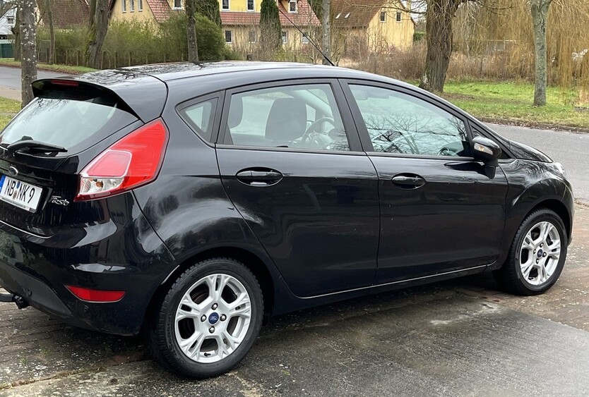 Ford Fiesta 104.950 km 5.200 € Berlin 10178