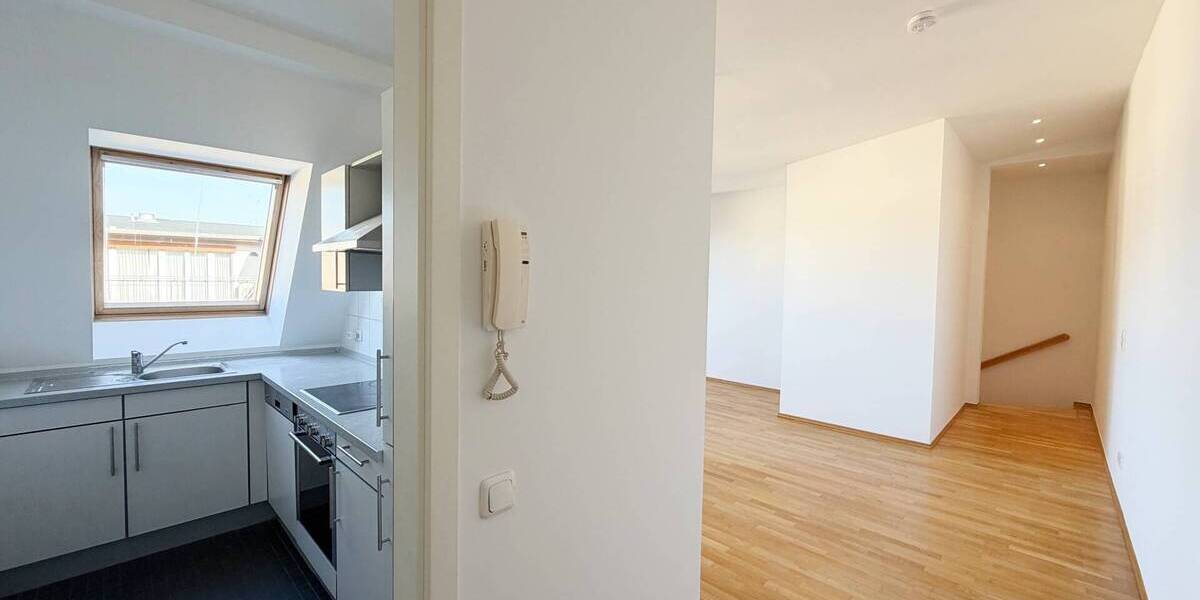 Dachgeschoss-Maisonette - hell, ruhig mit Balkon, Terrasse und Aufzug - Dachgeschoßwohnung Berlin Prenzlauer Berg | Angebot:25366987