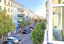 Charmantes Kiezpartment im Altbau mit Balkon, Wintergarten, Stuck