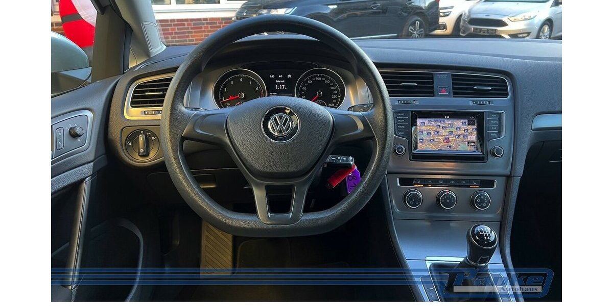 VW Golf VII BMT*Navi*Tempo*SHZ*Tel.*Touch* 120.529 km 8.990 &euro; Berlin 13187