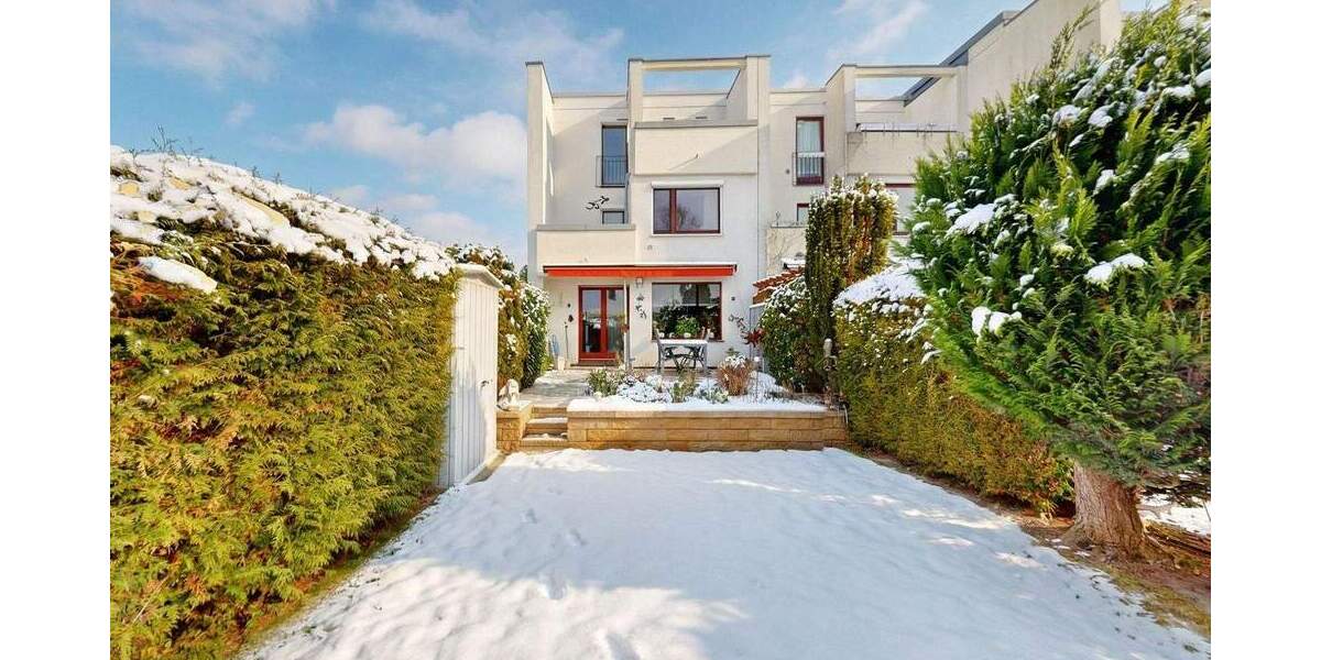 Bezugsfreies Reihenendhaus in Marienfelde - Südgarten, Terrasse & zwei Balkone 5 zimmer