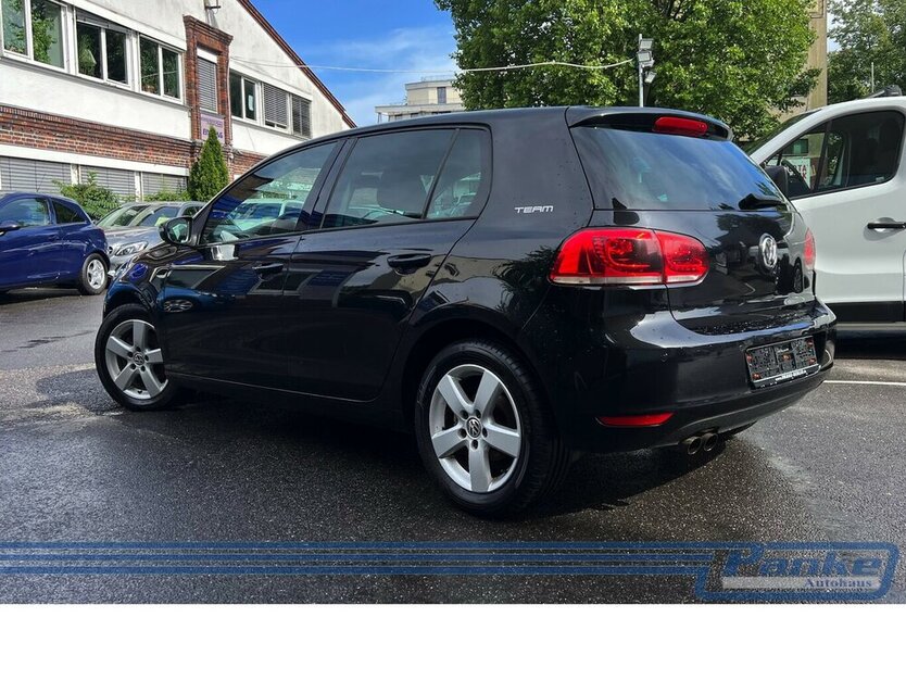 VW Golf VI Team Lim*SHZ*Klima*PDC*Tempo* 206.982 km 4.990 € Berlin 13187
