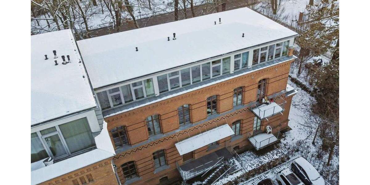 Vermietet: 1-Zimmer-Altbauwohnung (2004 kernsaniert) mit Balkon, Stellplatz und Denkmalschutz 1 zimmer